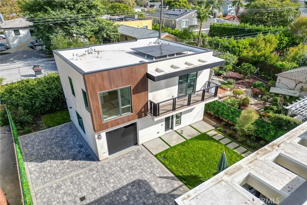 3932 S Minerva Avenue, Los Angeles, California 90066 home-pic-1