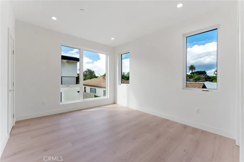 3932 S Minerva Avenue, Los Angeles, California 90066 home-pic-62