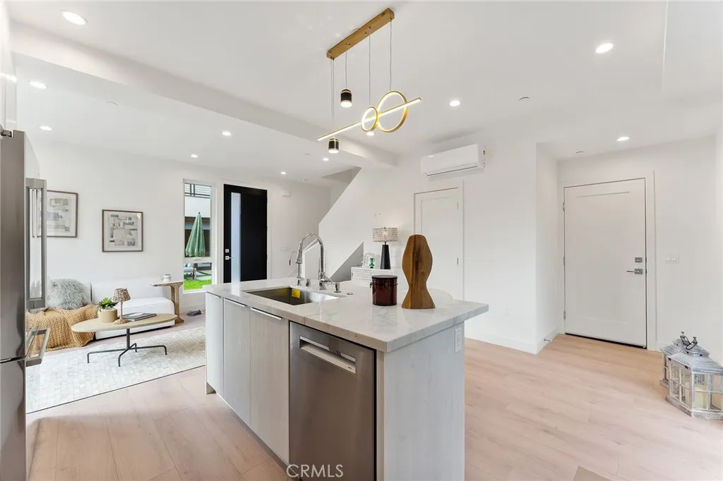 3932 S Minerva Avenue, Los Angeles, California 90066 home-pic-56