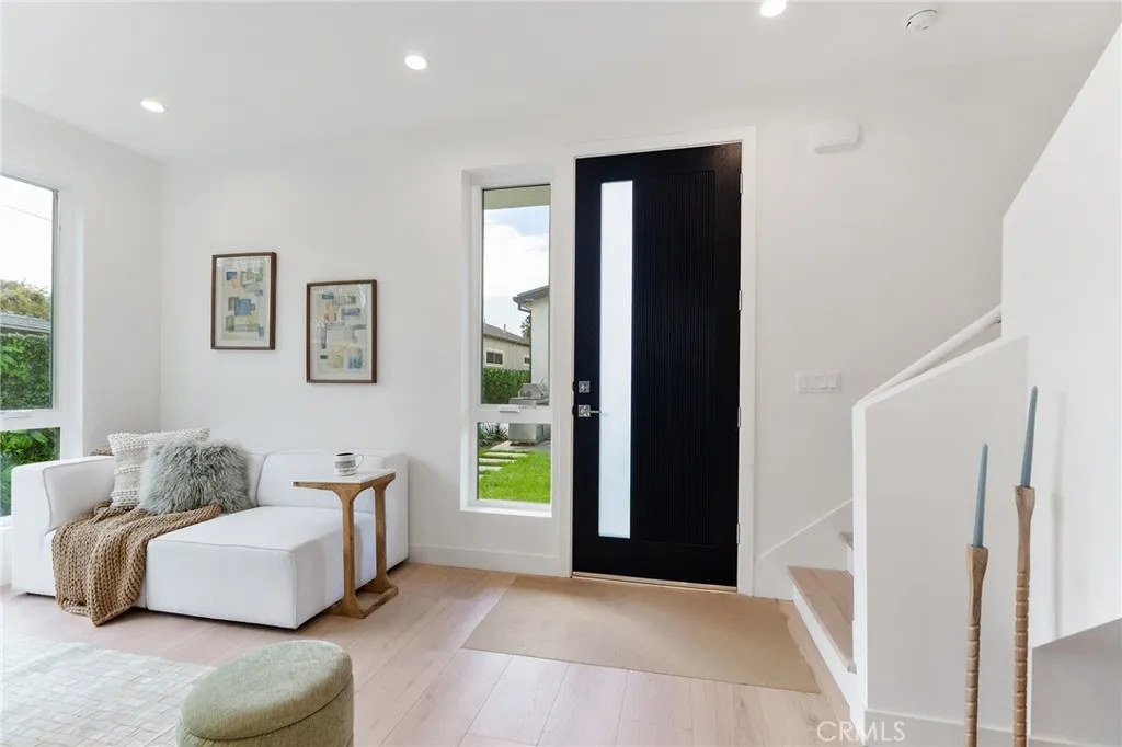 3932 S Minerva Avenue, Los Angeles, California 90066 home-pic-49