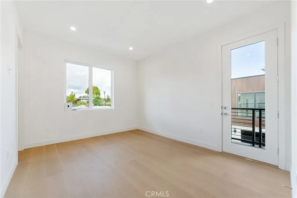 3932 S Minerva Avenue, Los Angeles, California 90066 home-pic-37