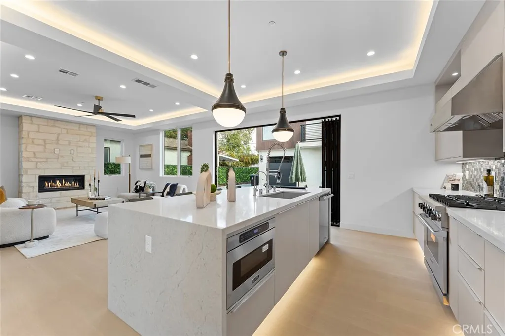 3932 S Minerva Avenue, Los Angeles, California 90066 home-pic-13