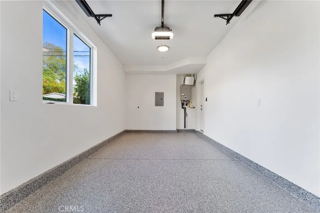 3932 S Minerva Avenue, Los Angeles, California 90066 home-pic-68
