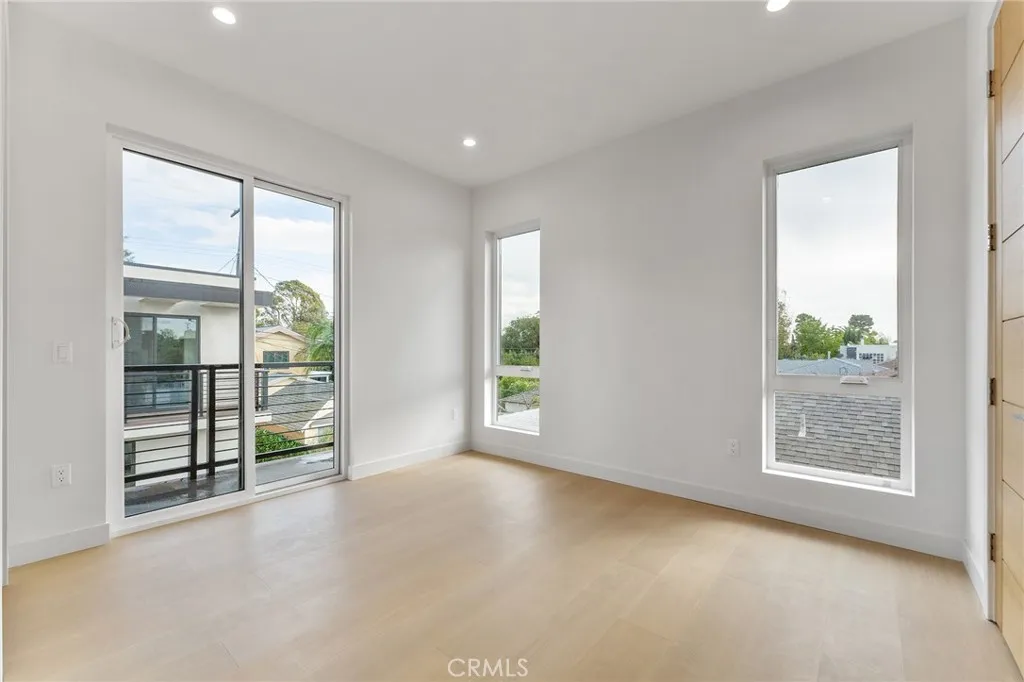 3932 S Minerva Avenue, Los Angeles, California 90066 home-pic-33