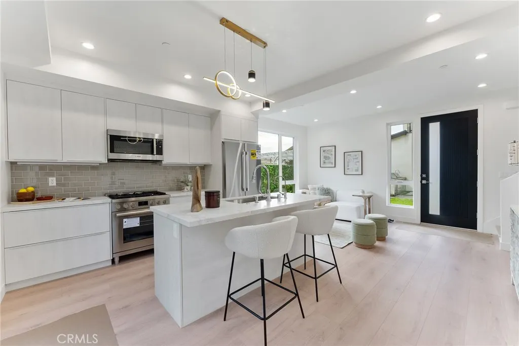 3932 S Minerva Avenue, Los Angeles, California 90066 home-pic-54