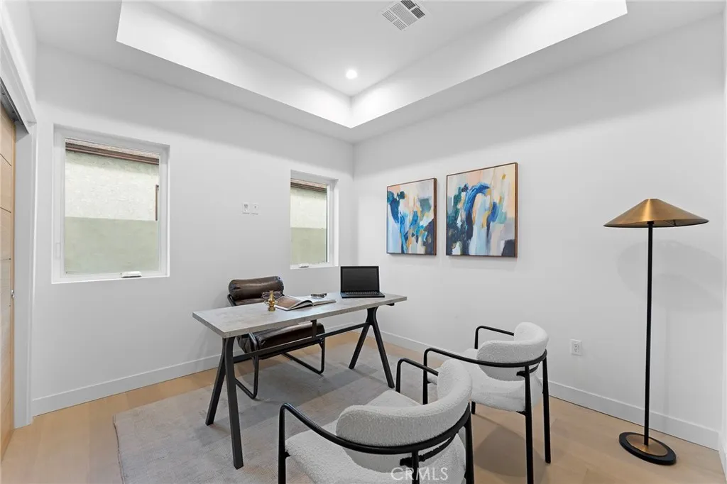 3932 S Minerva Avenue, Los Angeles, California 90066 home-pic-20