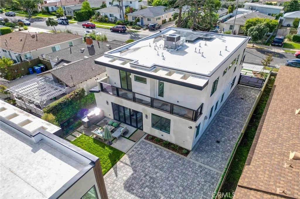 3932 S Minerva Avenue, Los Angeles, California 90066 home-pic-3