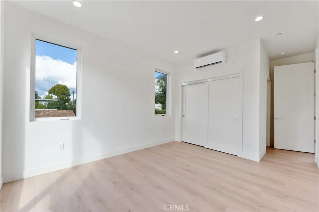3932 S Minerva Avenue, Los Angeles, California 90066 home-pic-63