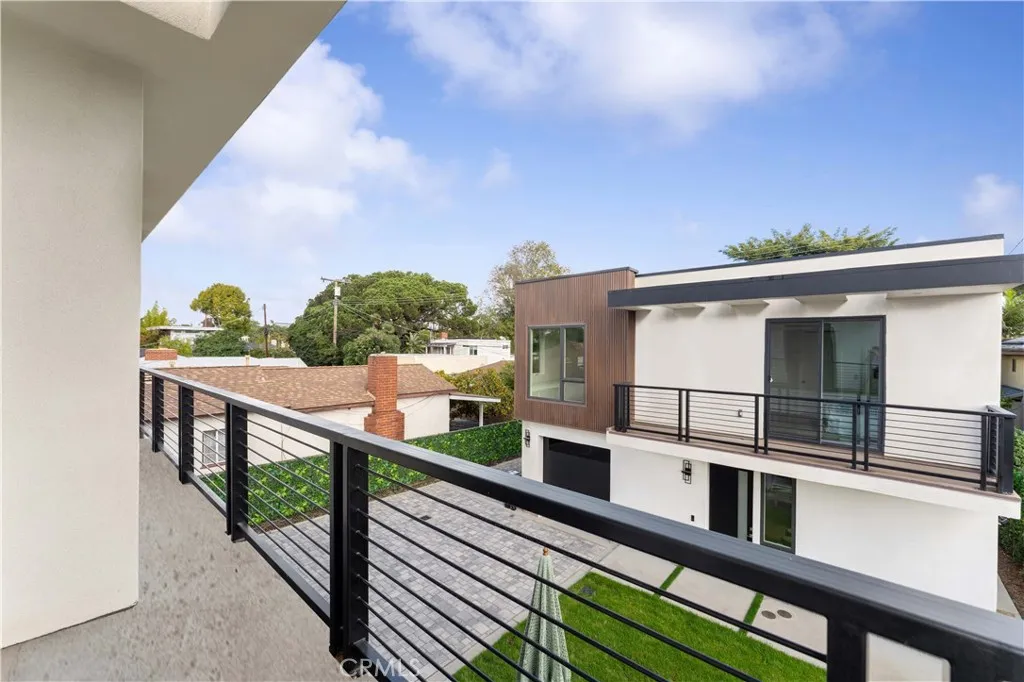 3932 S Minerva Avenue, Los Angeles, California 90066 home-pic-43