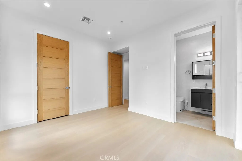 3932 S Minerva Avenue, Los Angeles, California 90066 home-pic-34