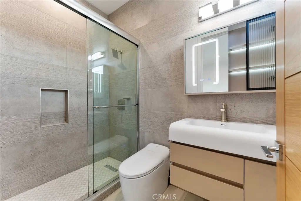3932 S Minerva Avenue, Los Angeles, California 90066 home-pic-39