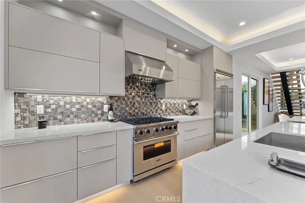 3932 S Minerva Avenue, Los Angeles, California 90066 home-pic-14
