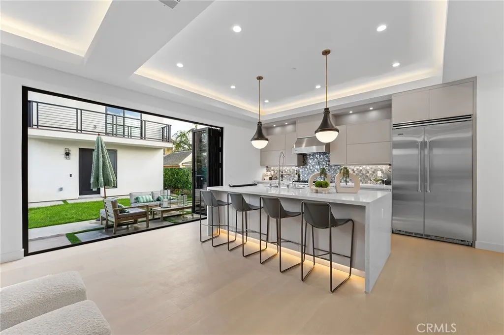 3932 S Minerva Avenue, Los Angeles, California 90066 home-pic-11
