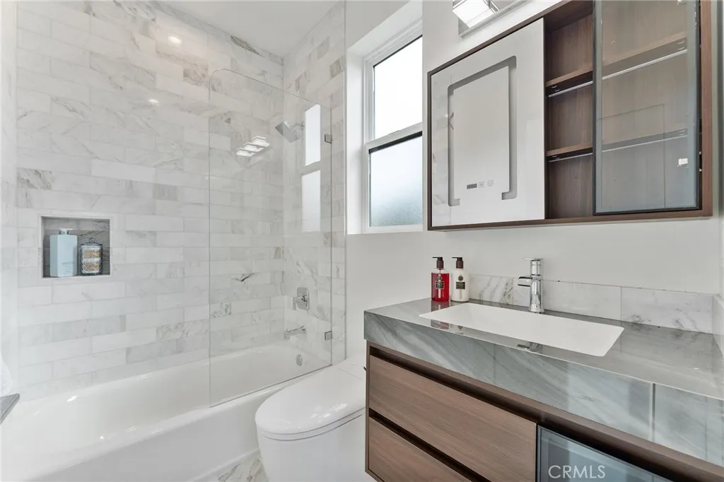 3932 S Minerva Avenue, Los Angeles, California 90066 home-pic-60