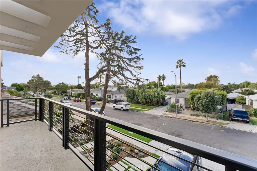 3932 S Minerva Avenue, Los Angeles, California 90066 home-pic-42