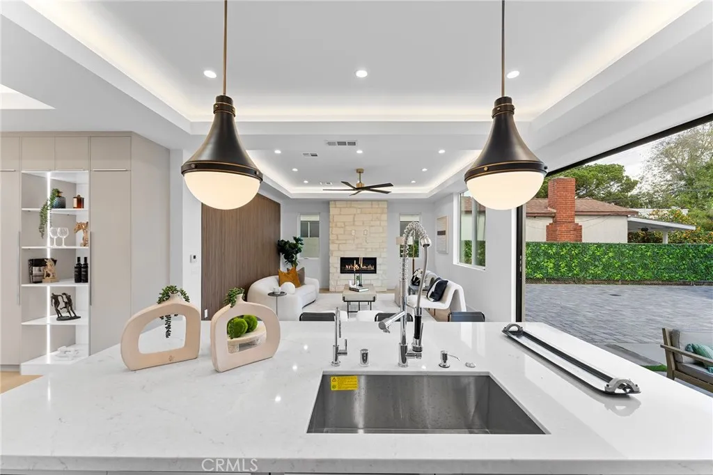 3932 S Minerva Avenue, Los Angeles, California 90066 home-pic-16