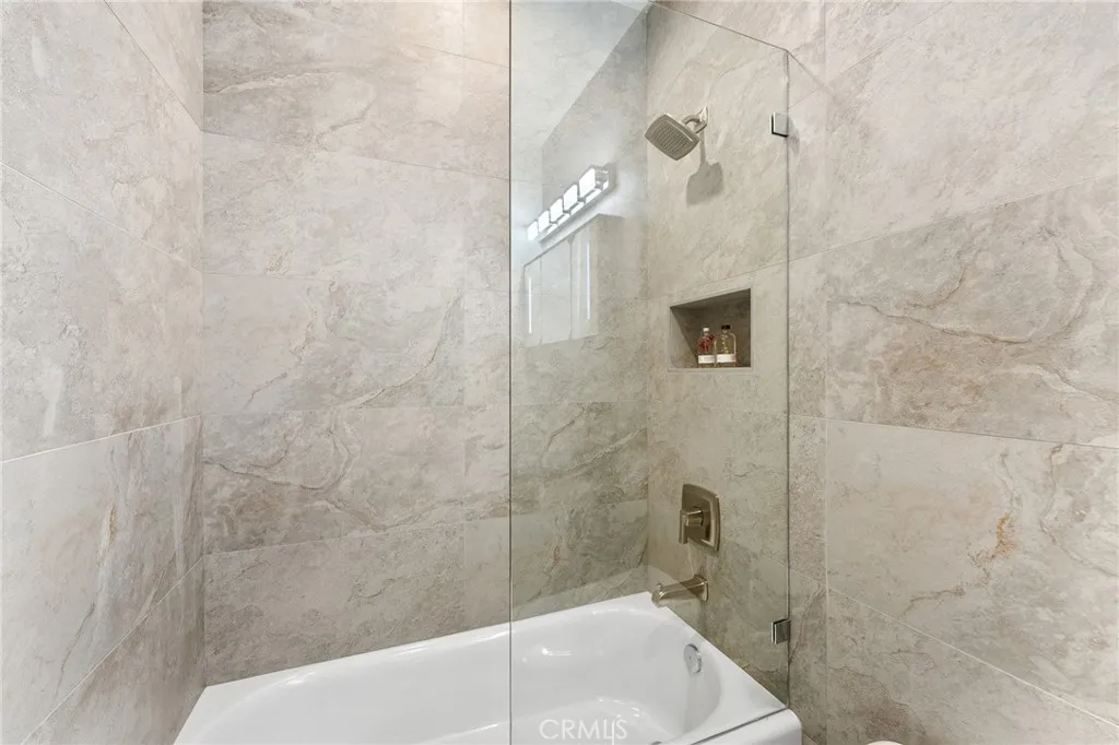 3932 S Minerva Avenue, Los Angeles, California 90066 home-pic-23