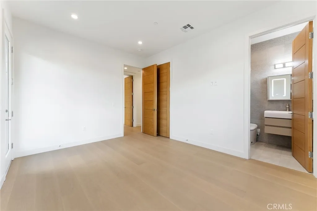 3932 S Minerva Avenue, Los Angeles, California 90066 home-pic-38