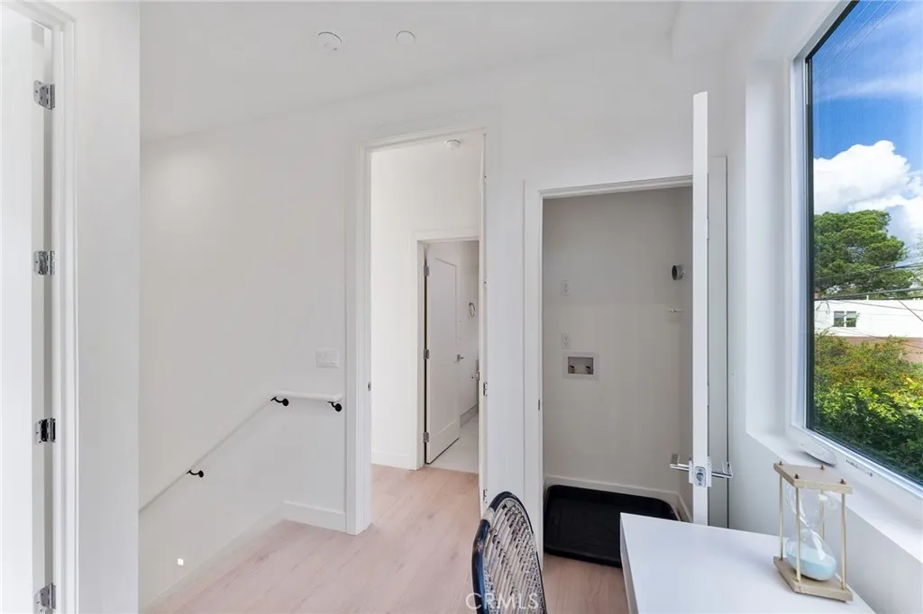 3932 S Minerva Avenue, Los Angeles, California 90066 home-pic-66