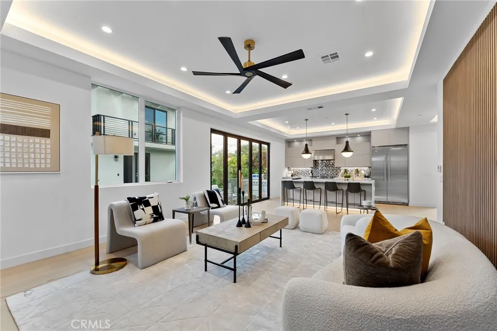 3932 S Minerva Avenue, Los Angeles, California 90066 home-pic-10