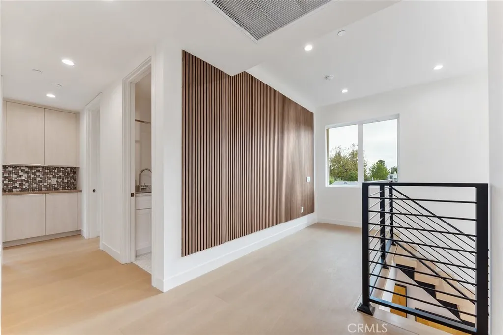 3932 S Minerva Avenue, Los Angeles, California 90066 home-pic-41
