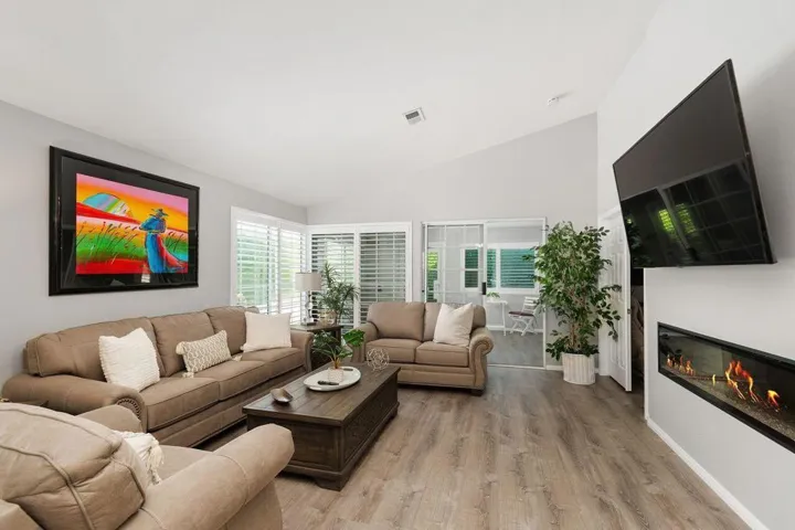 12_11950428_184917_184917-EI-112