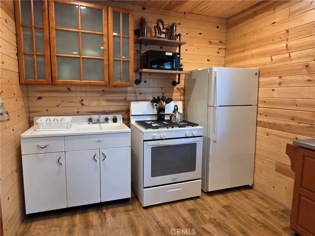 344 Edgemoor, Big Bear Lake, California 92315 home-pic-7