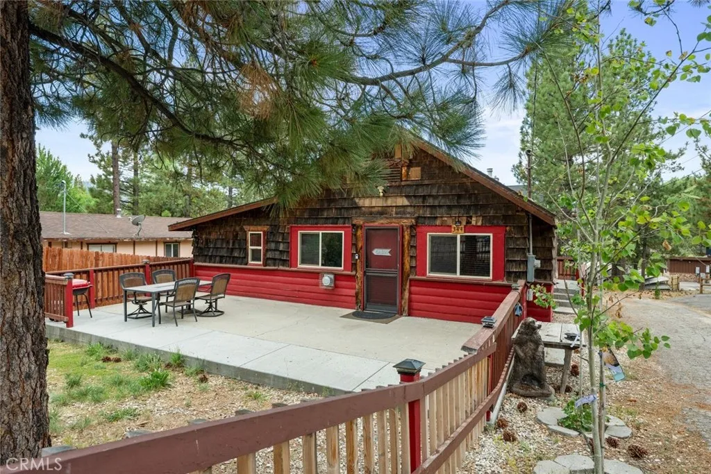 344 Edgemoor, Big Bear Lake, California 92315 home-pic-1