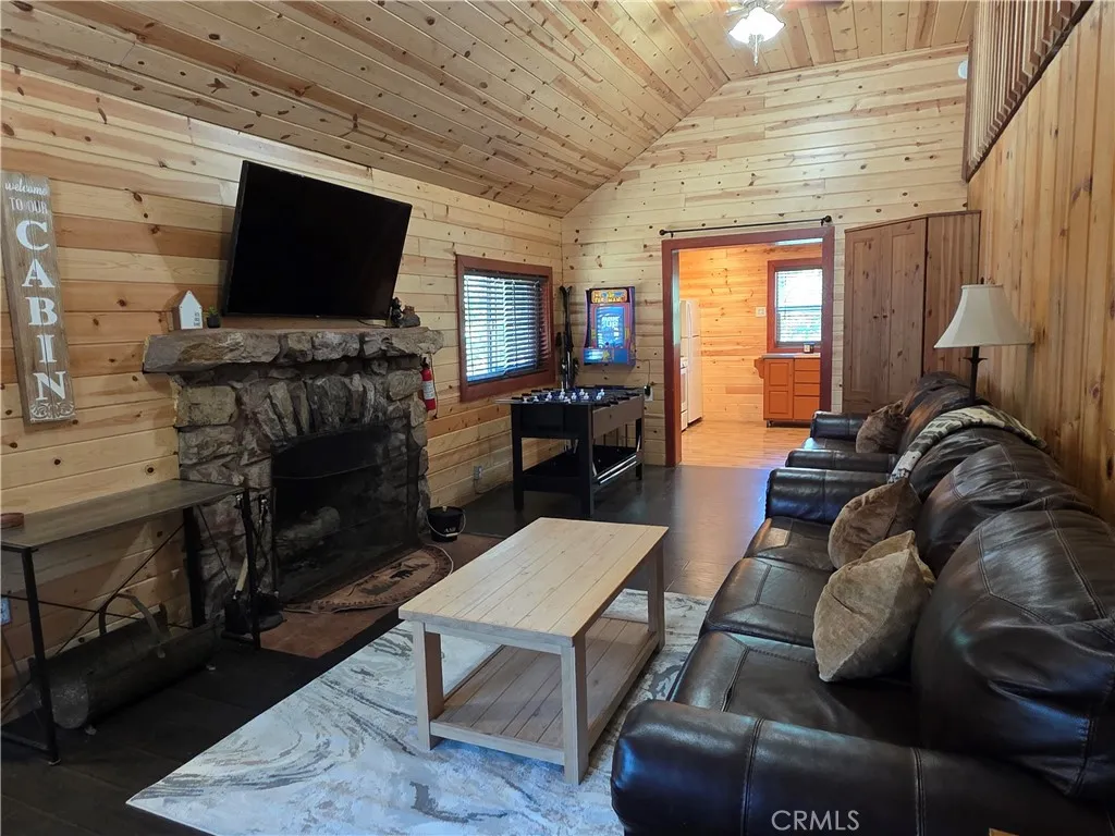 344 Edgemoor, Big Bear Lake, California 92315 home-pic-2