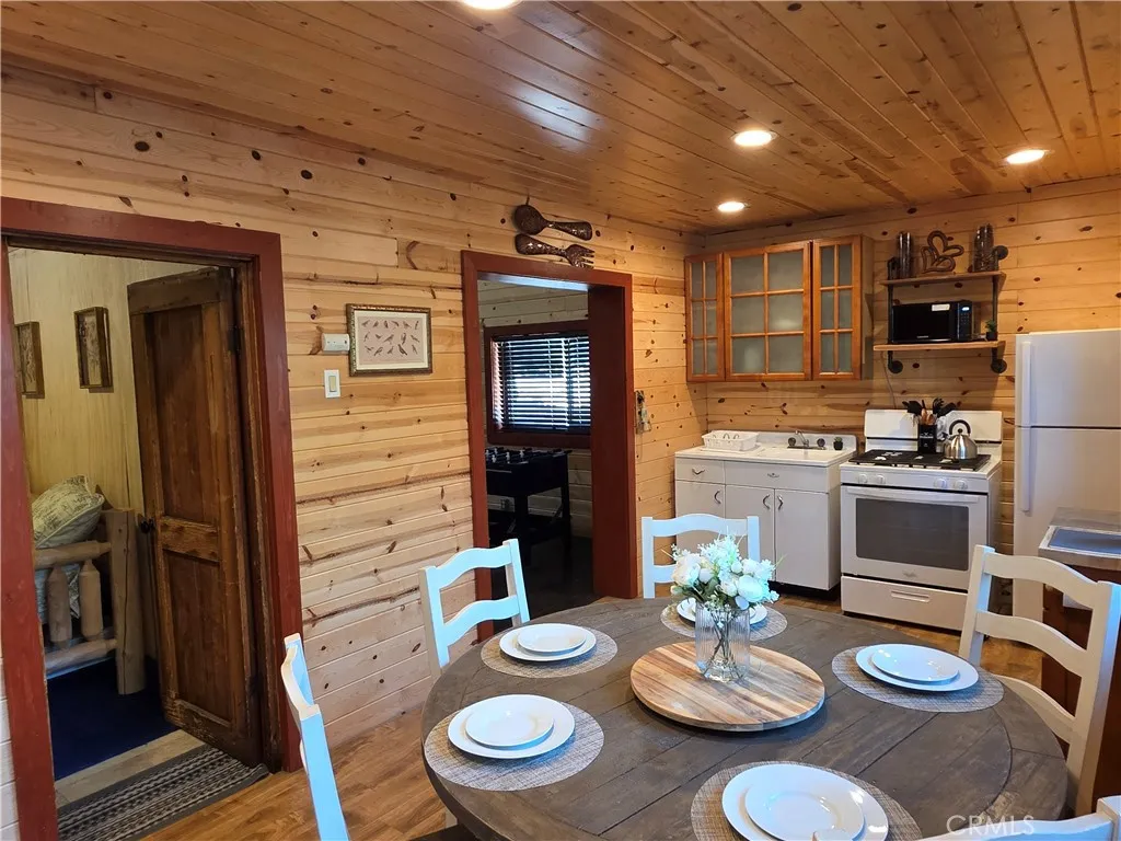 344 Edgemoor, Big Bear Lake, California 92315 home-pic-9