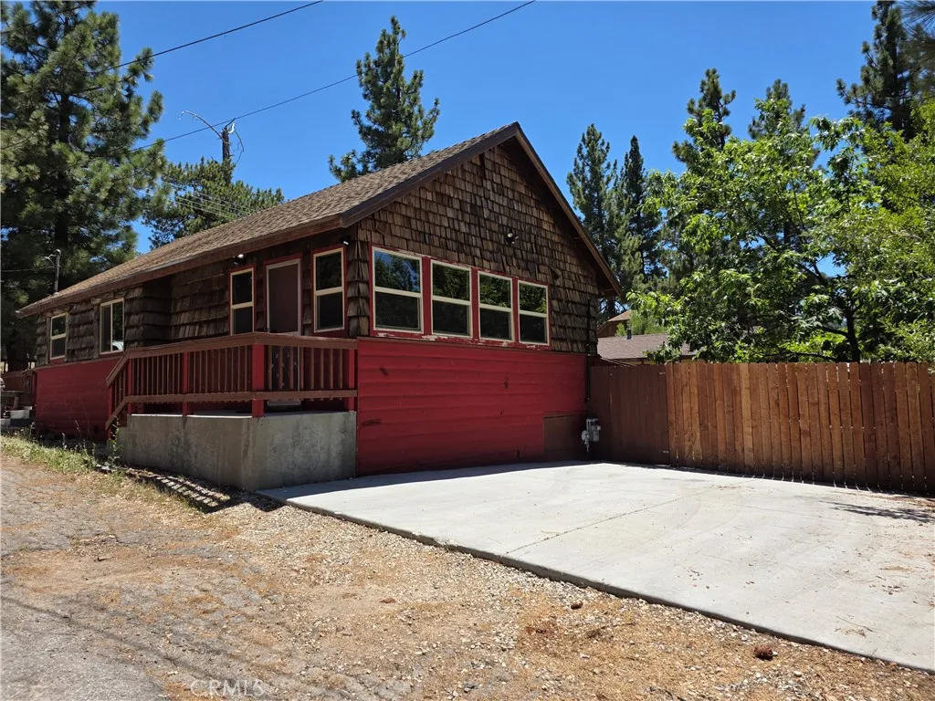 344 Edgemoor, Big Bear Lake, California 92315 home-pic-12