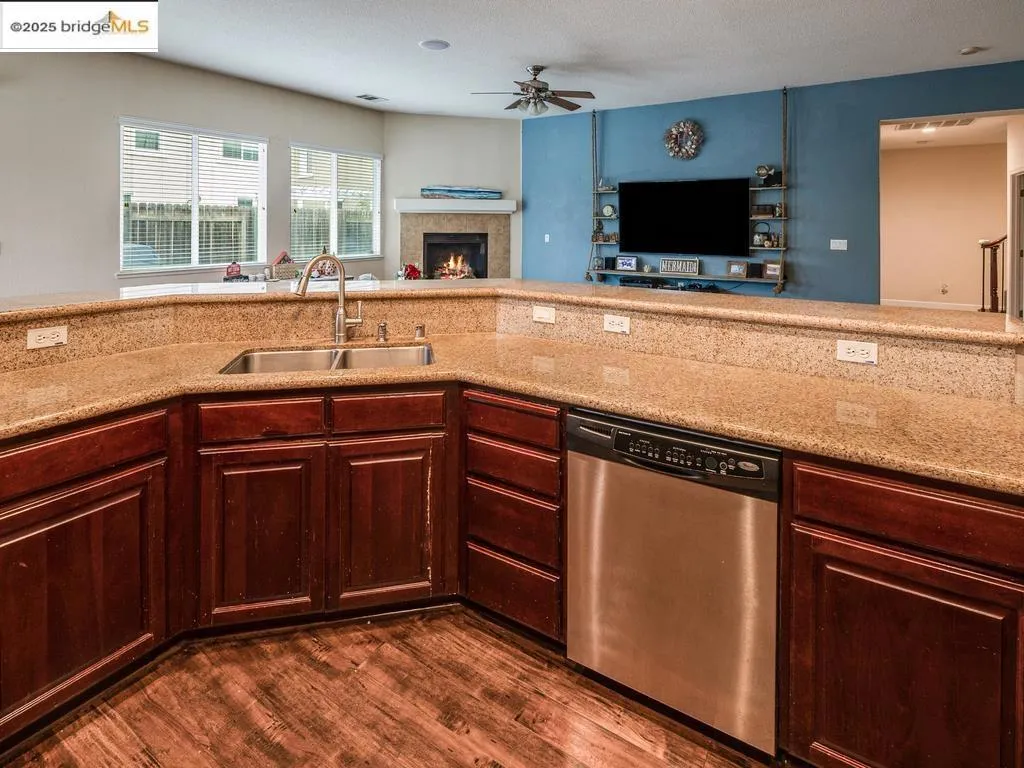10 Da Vinci Ct, Oakley, California 94561 home-pic-17