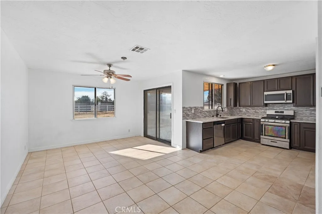 18891 Shoshonee Road, Apple Valley, California 92307 home-pic-4