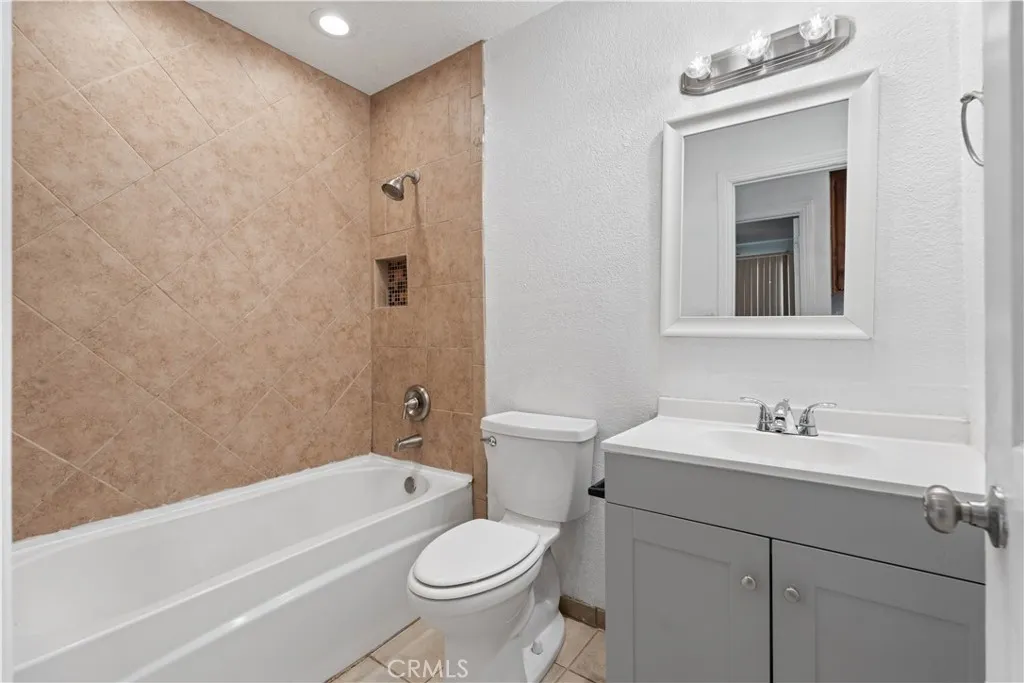 18891 Shoshonee Road, Apple Valley, California 92307 home-pic-9