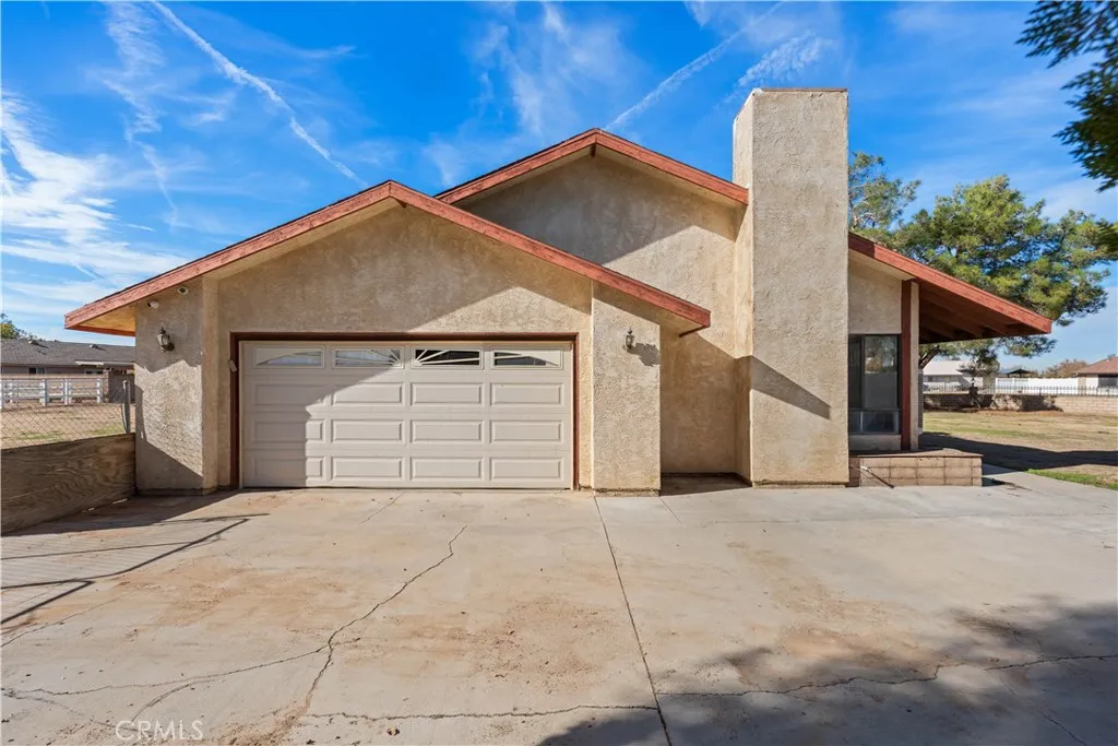 18891 Shoshonee Road, Apple Valley, California 92307 home-pic-0