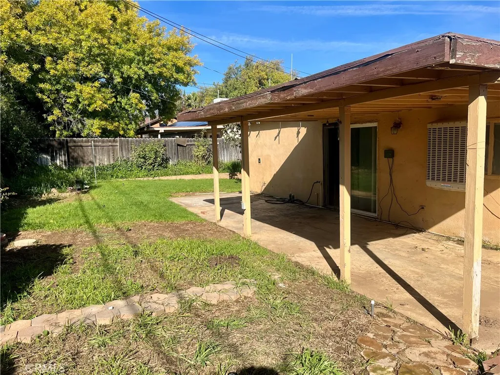 1053 Thompson N, Banning, California 92220 home-pic-10