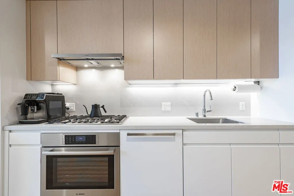 877 Francisco Street 919, Los Angeles, California 90017 home-pic-7