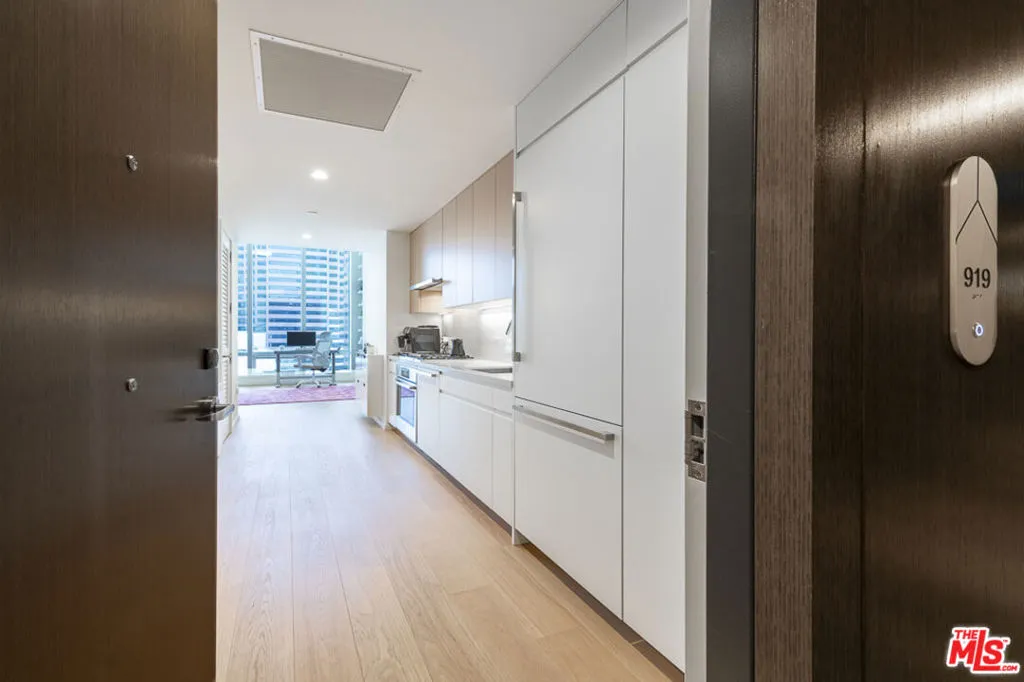 877 Francisco Street 919, Los Angeles, California 90017 home-pic-4
