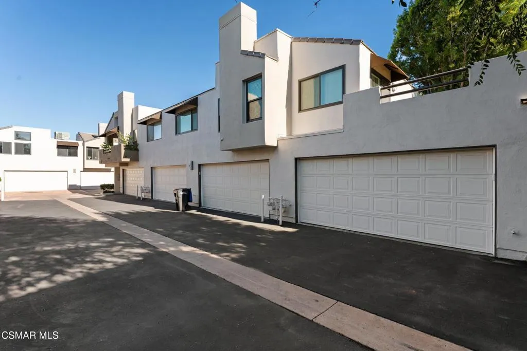 4265 Las Virgenes Road 4, Calabasas, California 91302 home-pic-2