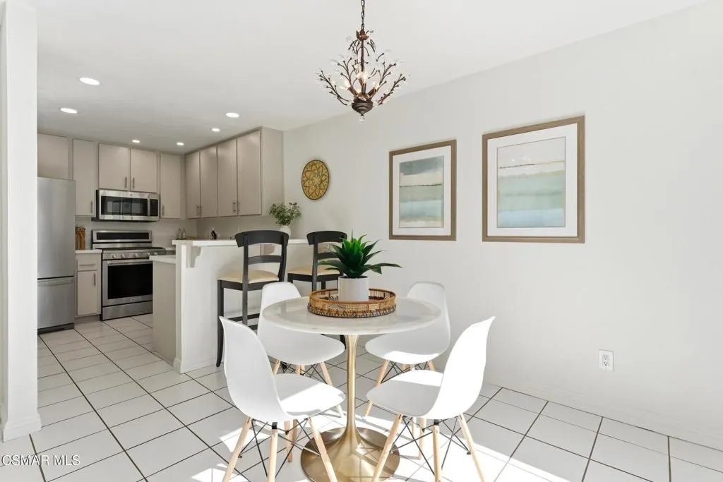 4265 Las Virgenes Road 4, Calabasas, California 91302 home-pic-11