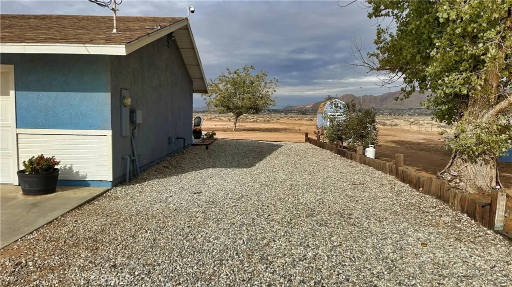 22974 Standing Rock, Apple Valley, California 92307 home-pic-47