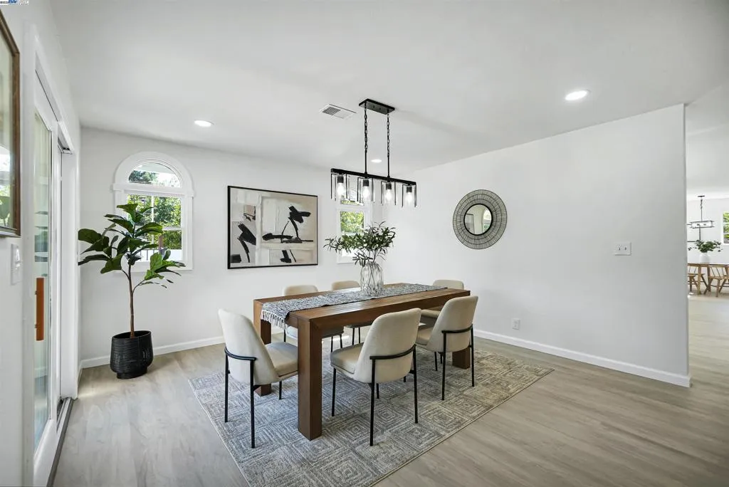 1662 Dorchester Pl, Concord, California 94519 home-pic-17