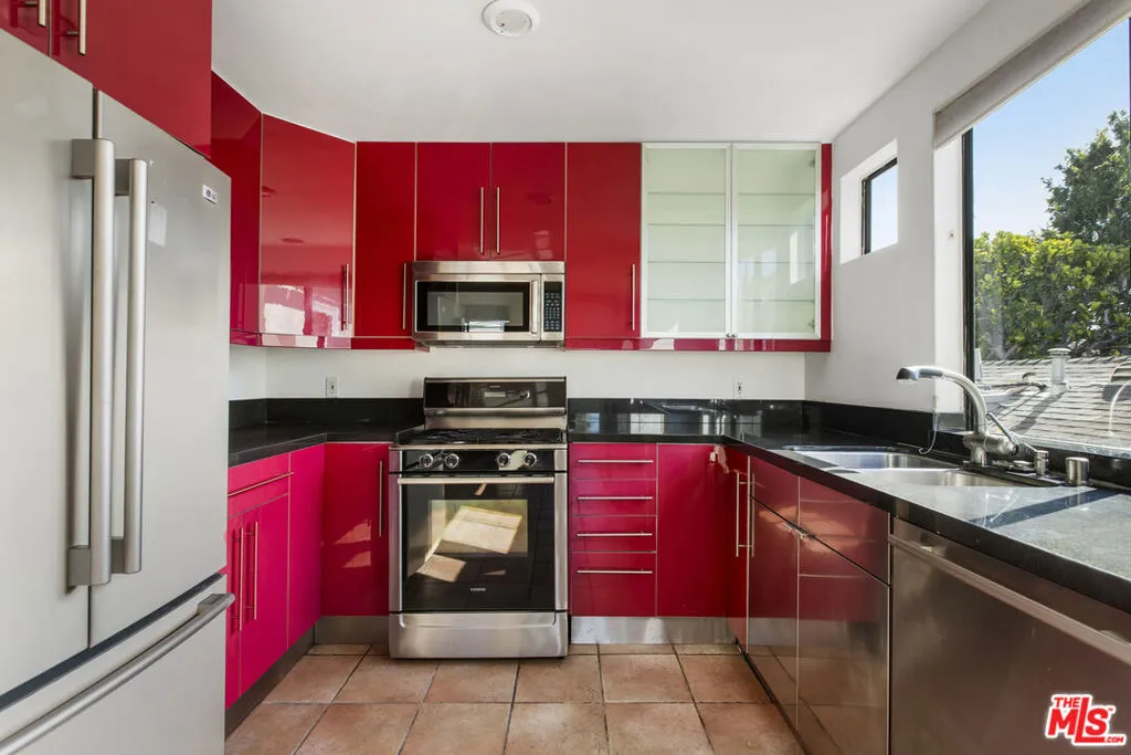 1017 Pearl Street E, Santa Monica, California 90405 home-pic-11