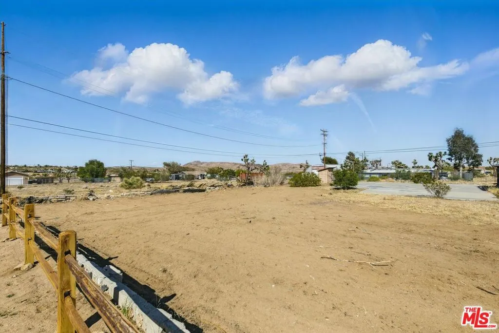 6391 Ruth Drive, Yucca Valley, California 92284 home-pic-37