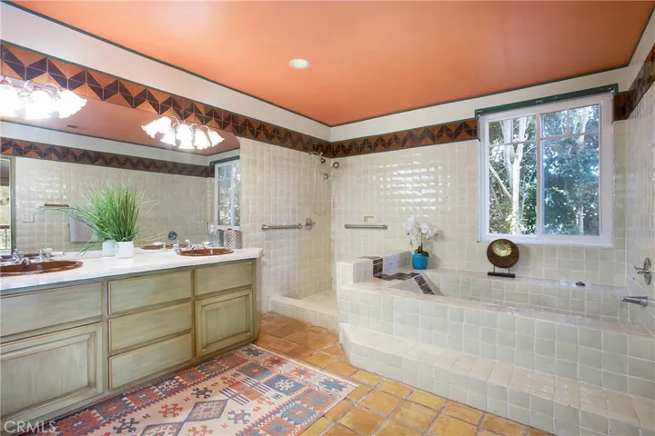 1096 Madison Place, Laguna Beach, California 92651