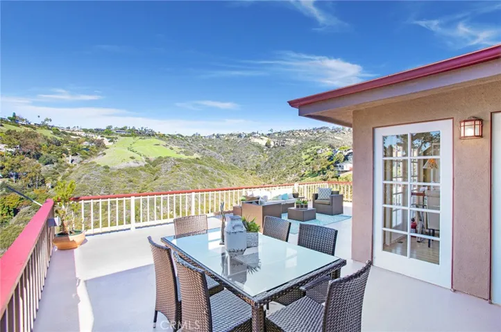 1096 Madison Place, Laguna Beach, California 92651