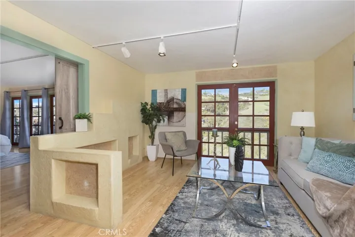 1096 Madison Place, Laguna Beach, California 92651