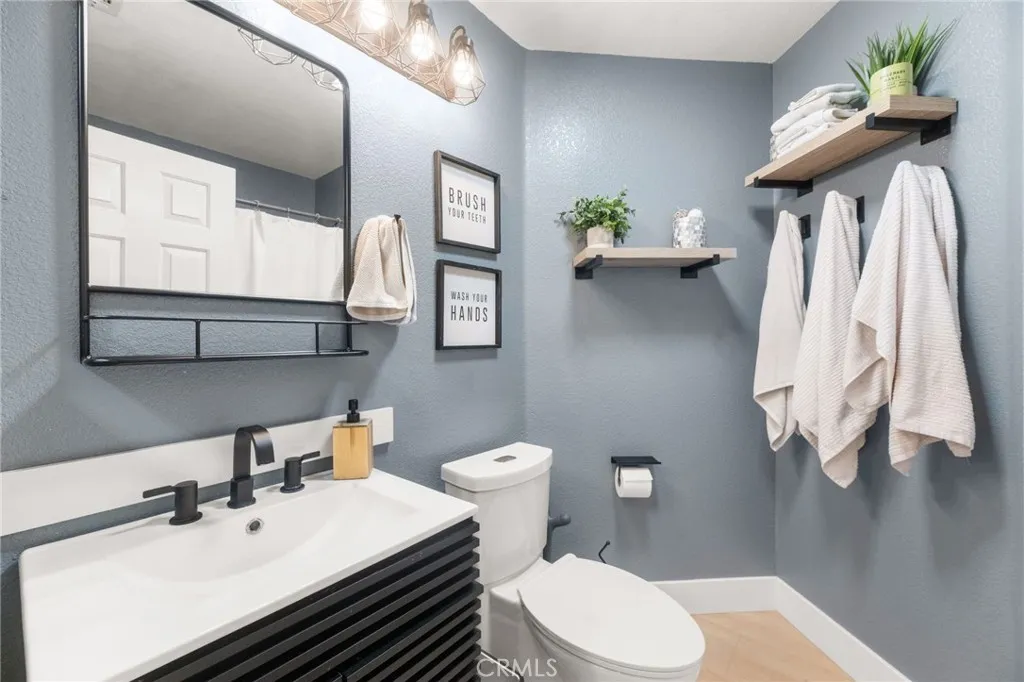 16 Villa Valtelena, Lake Elsinore, California 92532 home-pic-27