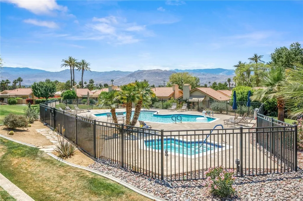 8 Bonita Lane, Palm Desert, California 92260 home-pic-37