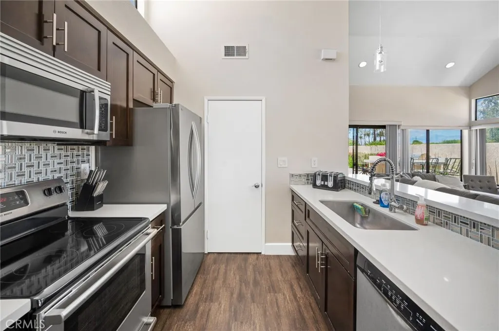 8 Bonita Lane, Palm Desert, California 92260 home-pic-12